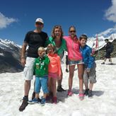 Trots op de kids die “t vandaag 8 uur lang volhielden. In de sneeuw, in de zon, in gondelbahnen en de trein en veeeel te voet. Op 759 m en op 2896 m Eggisshorn met uitzicht op de Matterhorn en alle andere prachtige toppen. Heerlijk! – 07.2014 Fam. Buijze - Wunderschönes Aletschgebiet